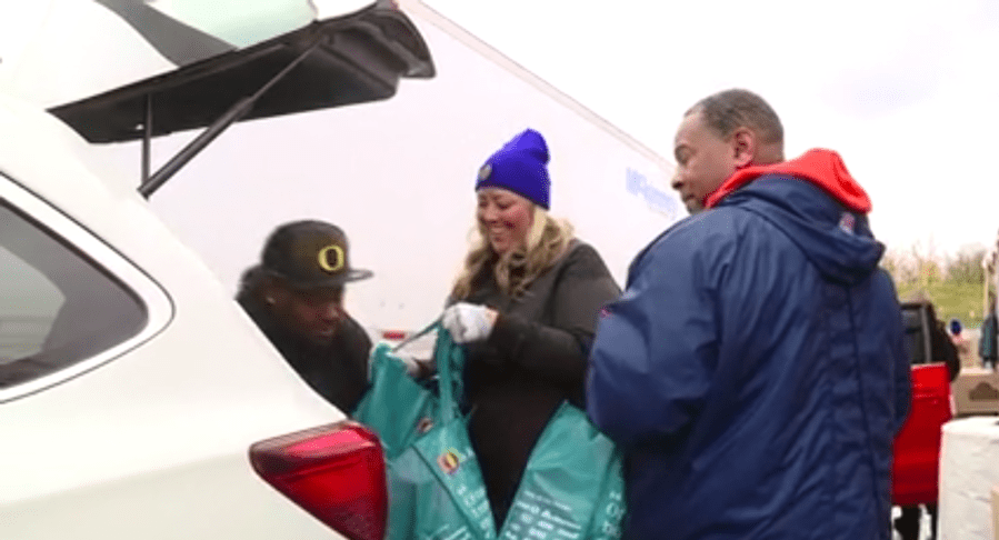  Sunshine Division delivers Thanksgiving meals to thousands of Portland families 