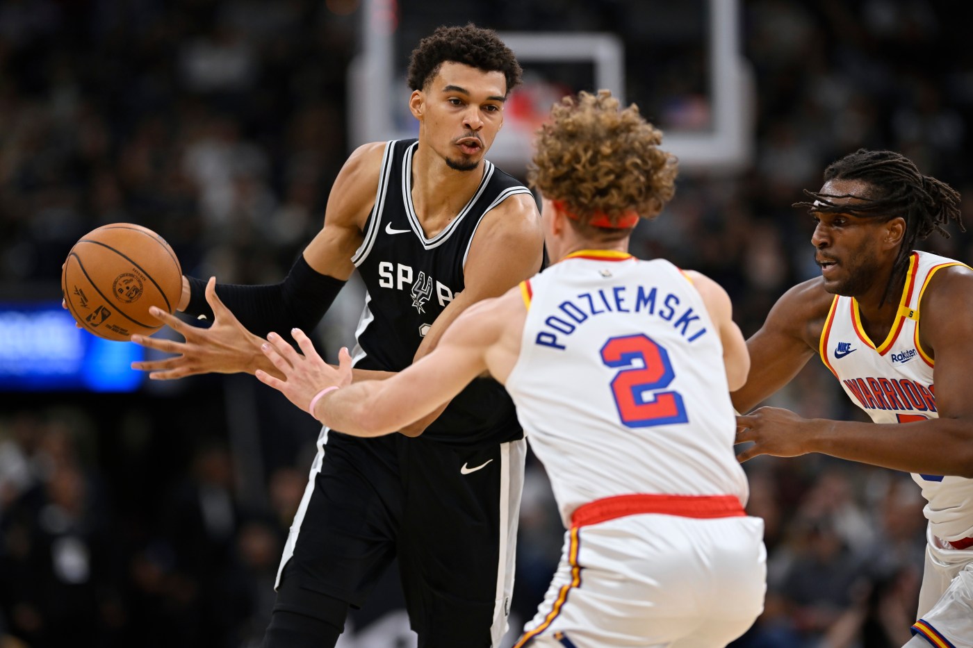  Warriors run out of gas in loss to Spurs 