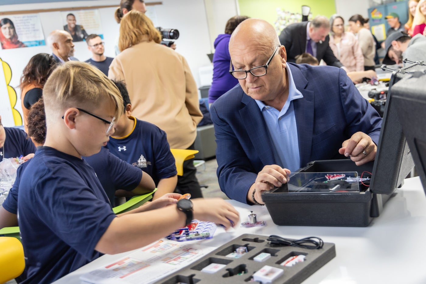  Cal Ripken, Sr. Foundation opens new STEM center at Tinicum school featuring drones and free technology 