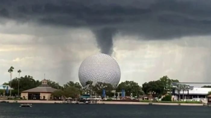  Wicked weather spawns funnel cloud over Disney World 