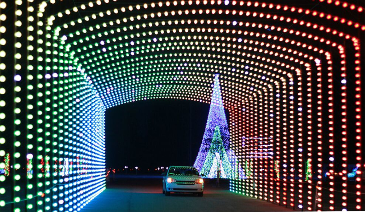   
																15 Greater Cincinnati Light Shows and Displays to Help You Get in the Holiday Spirit 
															 