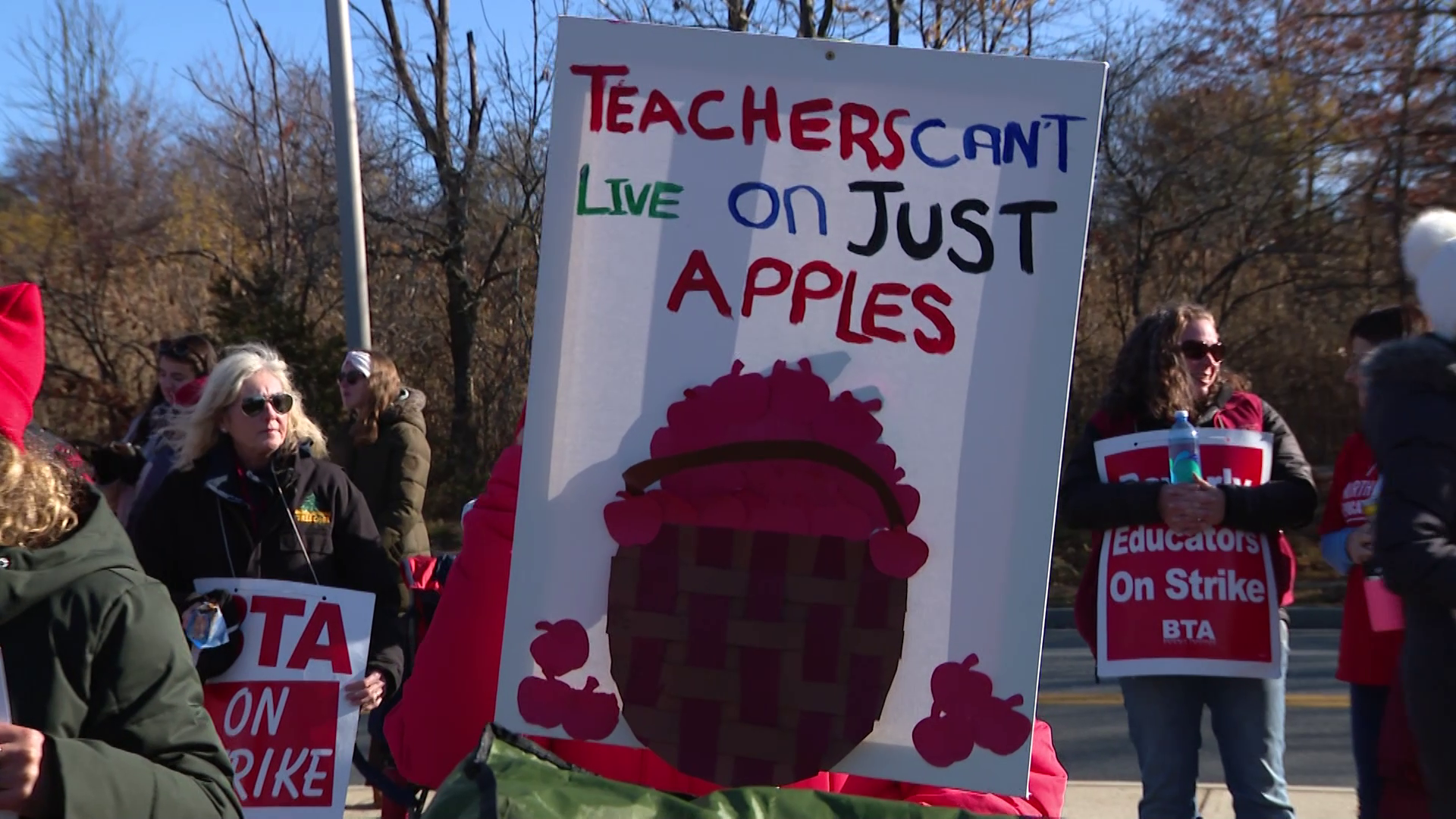  Classes back in session for one North Shore district as strikes continue in others 