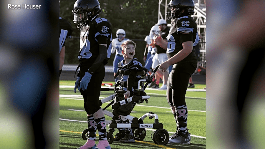   
																Kansas middle school students share touchdown with classmate 
															 