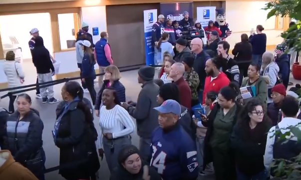  Patriots host annual Thanksgiving event with Goodwill 