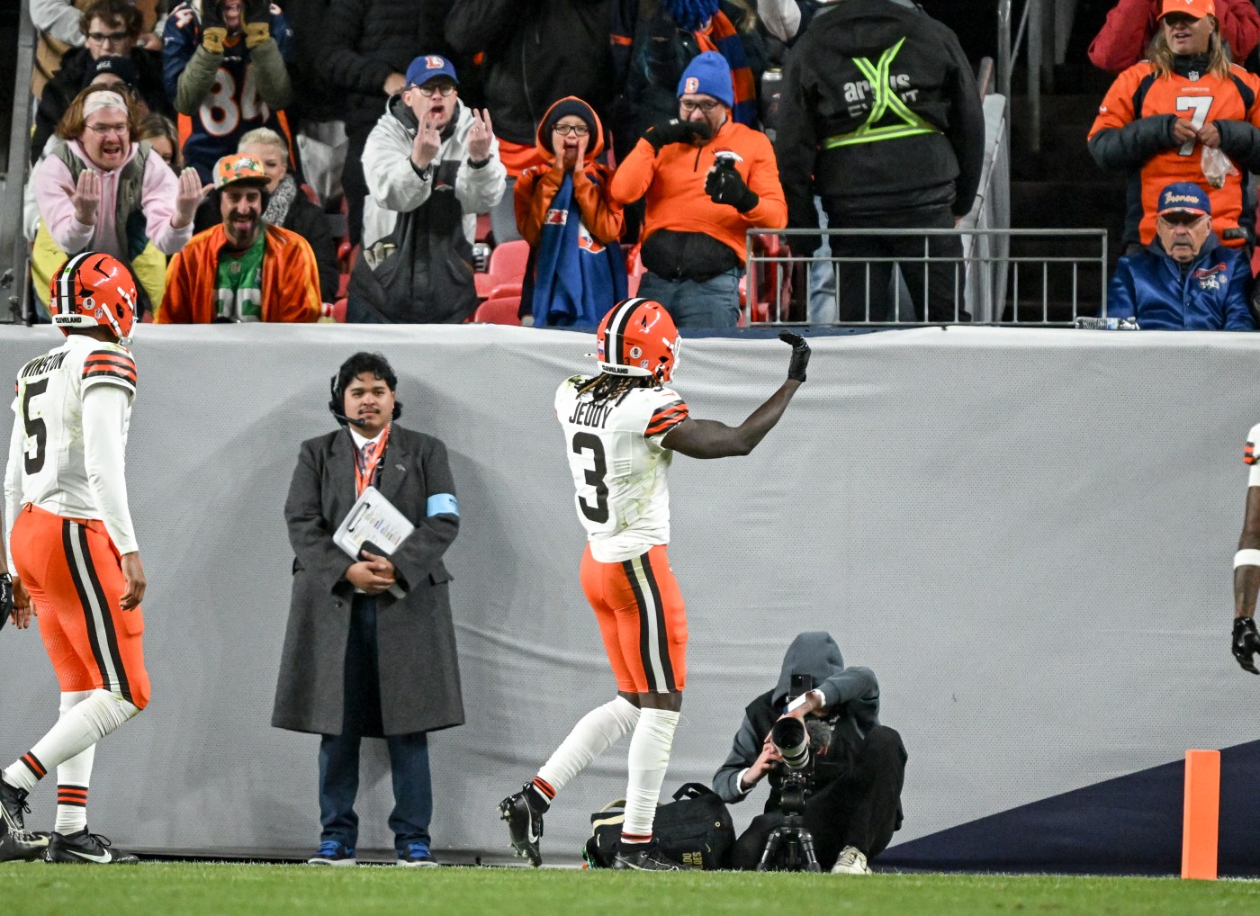  Broncos Four Downs: Jerry Jeudy’s record-setting night shows Broncos Country how much it missed Riley Moss 