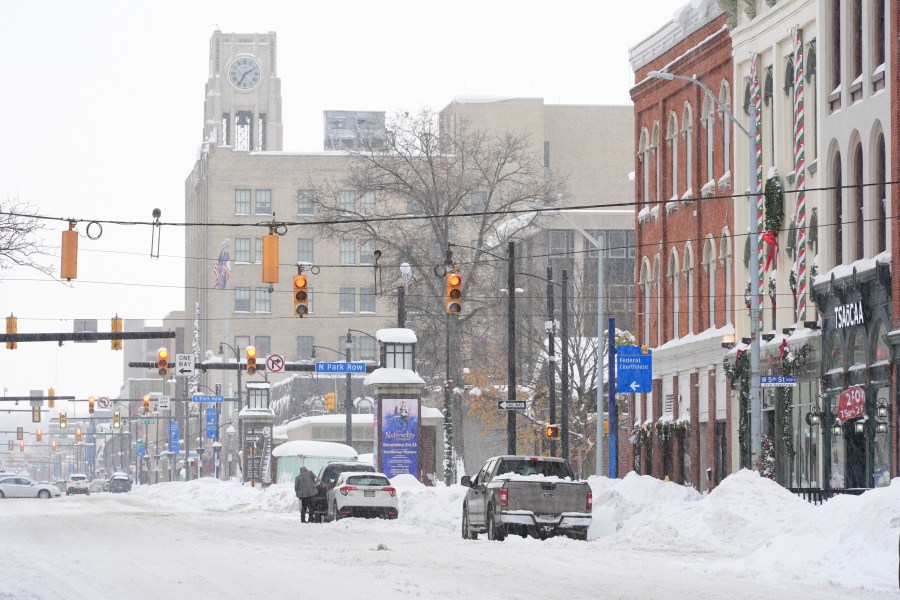   
																Already buried under snow, Great Lakes region expected to see more stormy weather this week 
															 