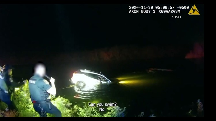  'There's water coming in the car!': St. Johns County Sheriff's deputy rescues teenagers from sinking car 