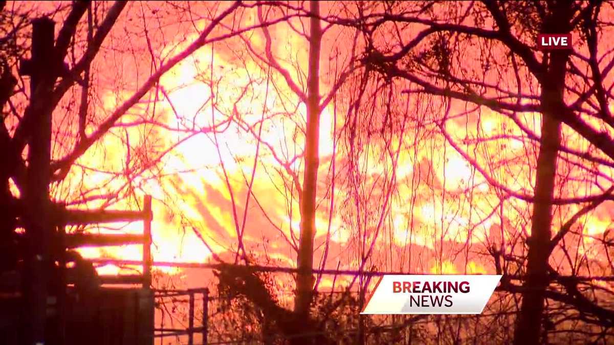  Massive wind-fueled fire burns for hours in Baltimore 