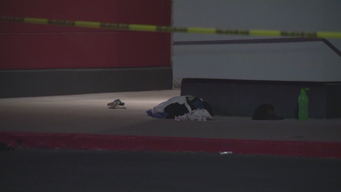  2 men shot near gym in north Phoenix 