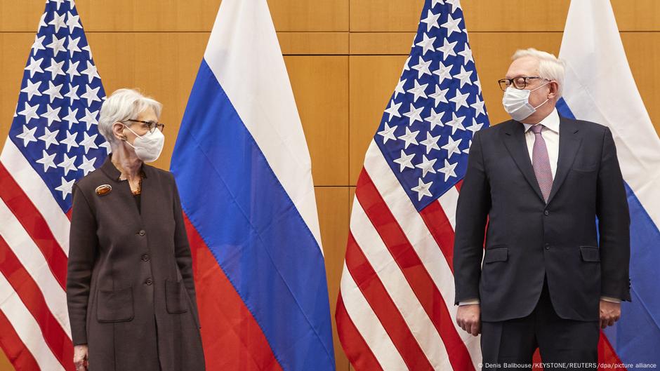  US and Russia hold tense talks on Ukraine crisis – DW – 01 