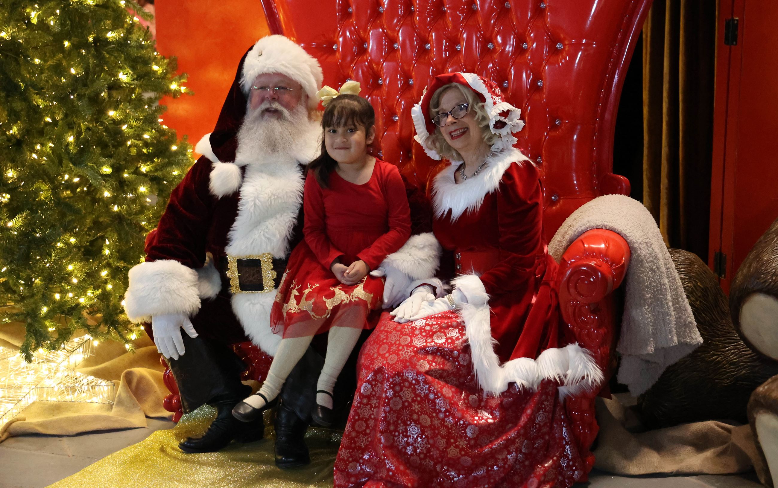  Downtown Garland: There's Still Time to Visit Santa and Vote for Your Favorite Holiday Storefront 