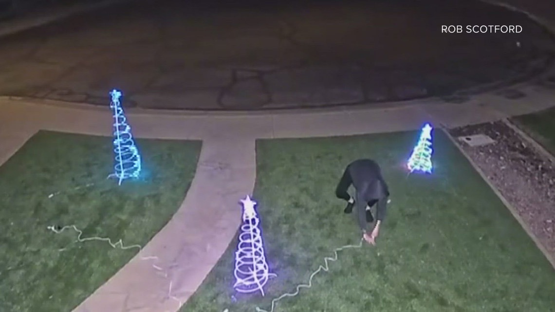  Gilbert Grinch steals Christmas decoration, and a little joy, from front yard 