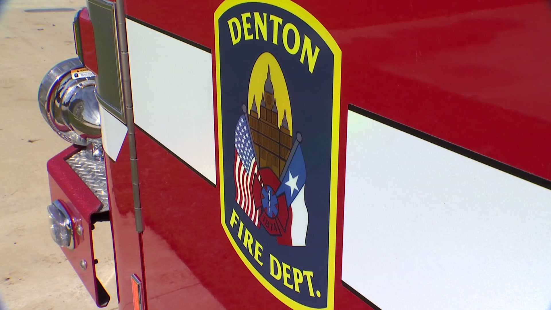  House fire in Denton leaves 1 dead, another hospitalized 