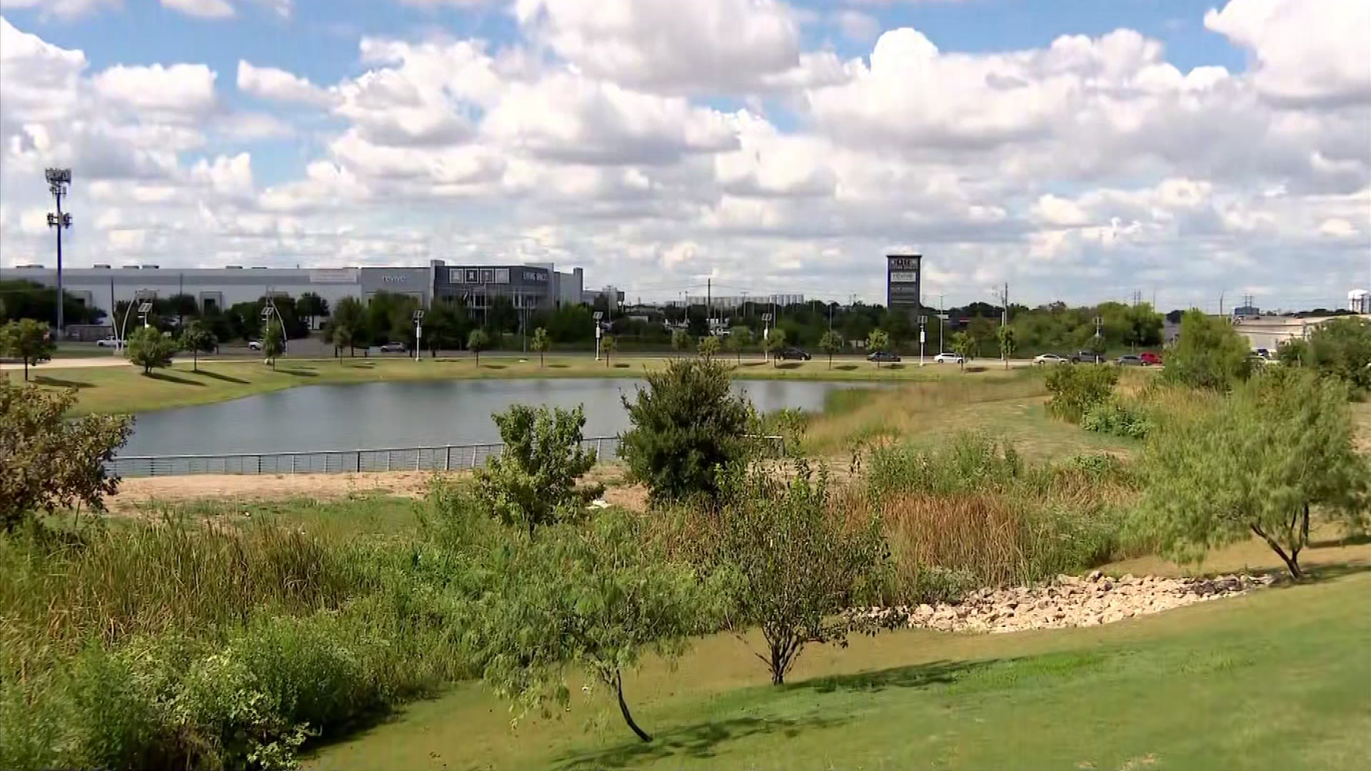  Man drowns in Grand Prairie pond 