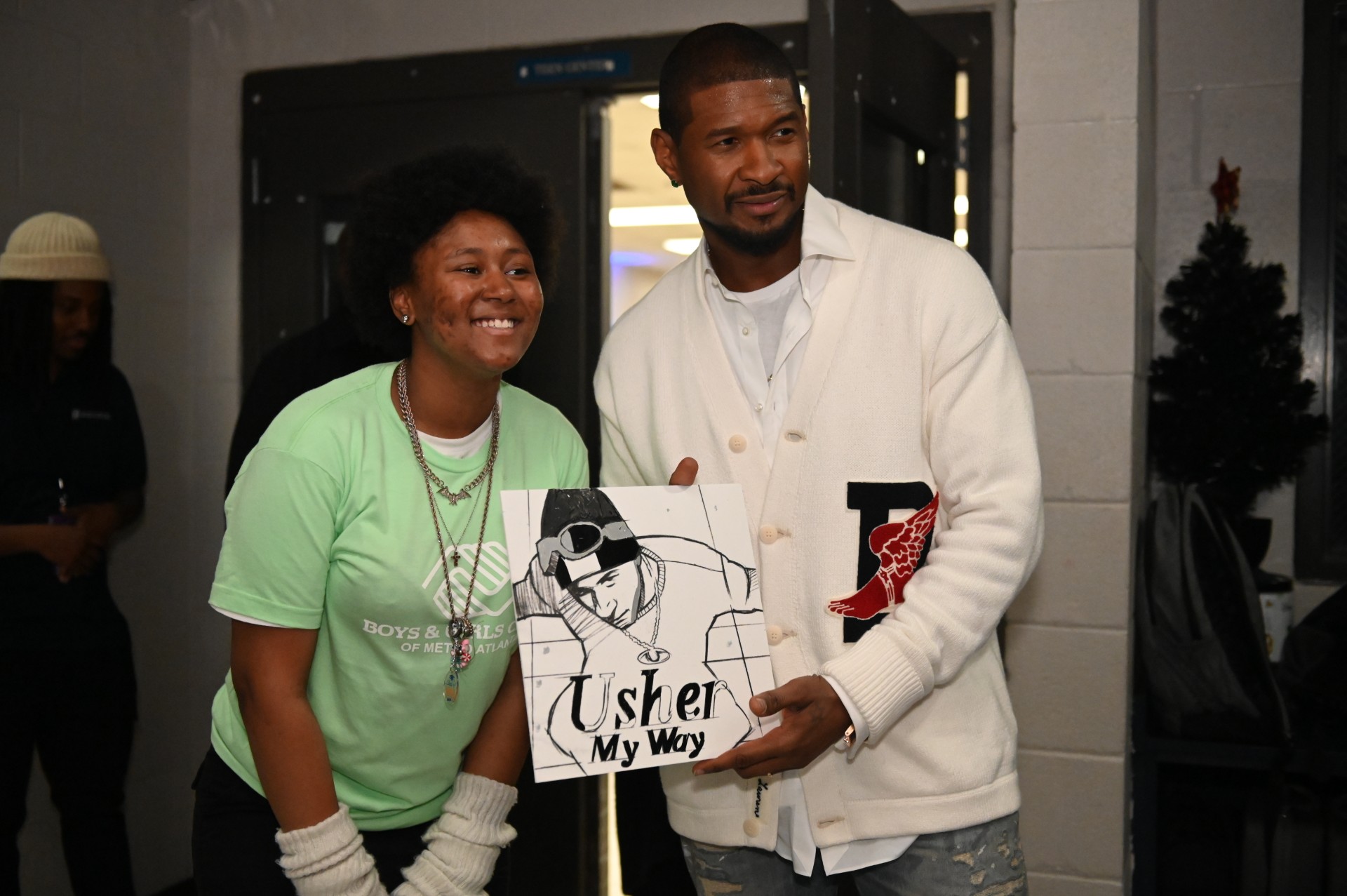  Usher unveils new entertainment content studio at Boys & Girls Club Metro Atlanta 