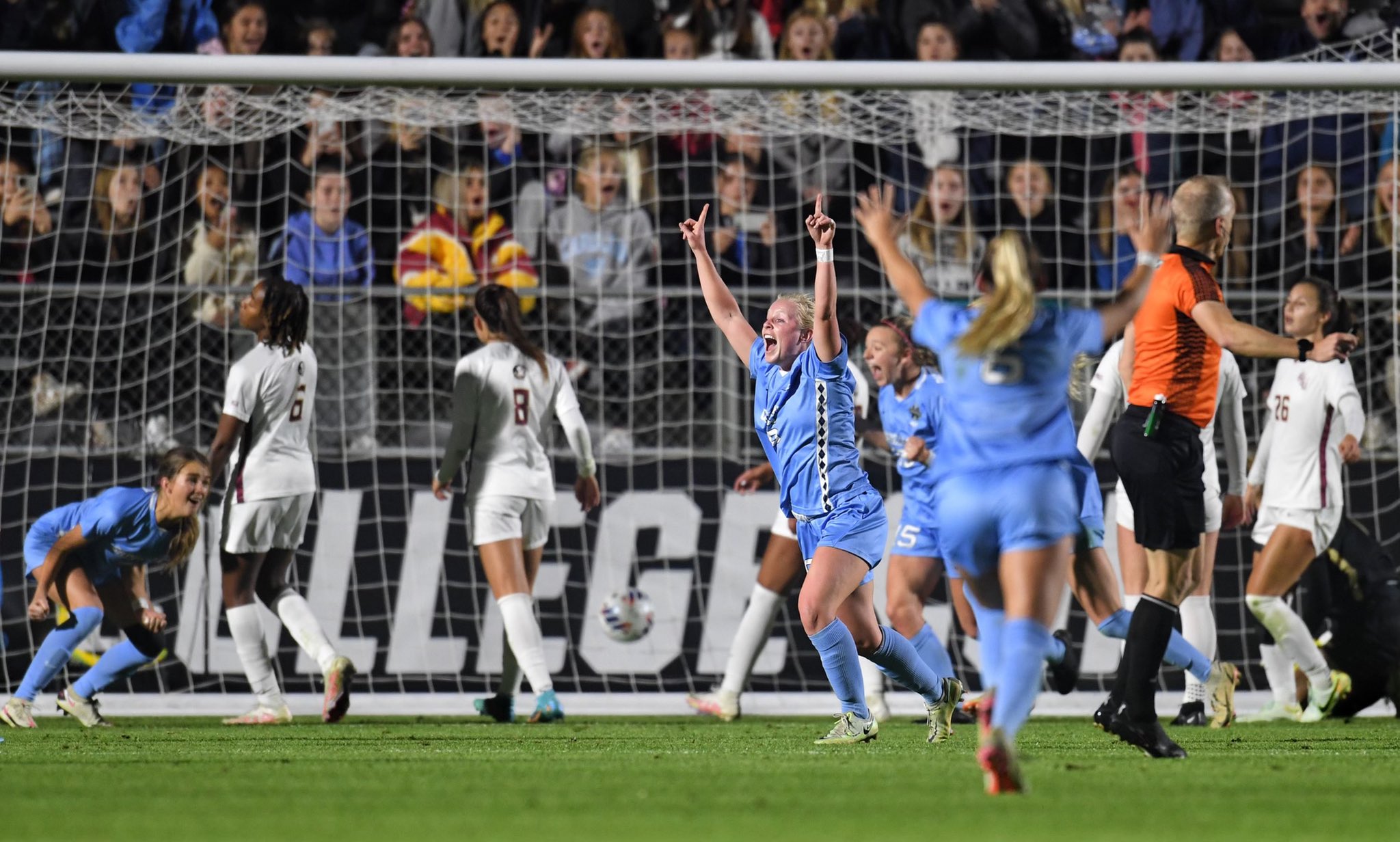  North Carolina outlasts Florida St. in 3-2 thriller to advance to 2022 Women's College Cup final 