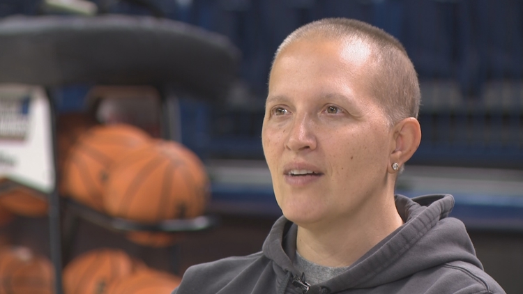  Gonzaga women's basketball coach Lisa Fortier continuing to lead by example despite battle with breast cancer 