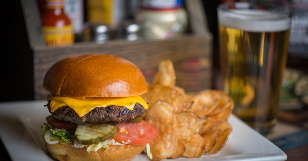  Cold Beers & Cheeseburgers to open another location in Gilbert 