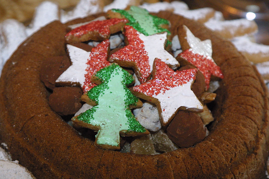   
																Downtown Hickory Cookie Crawl Features Holiday Delights 
															 