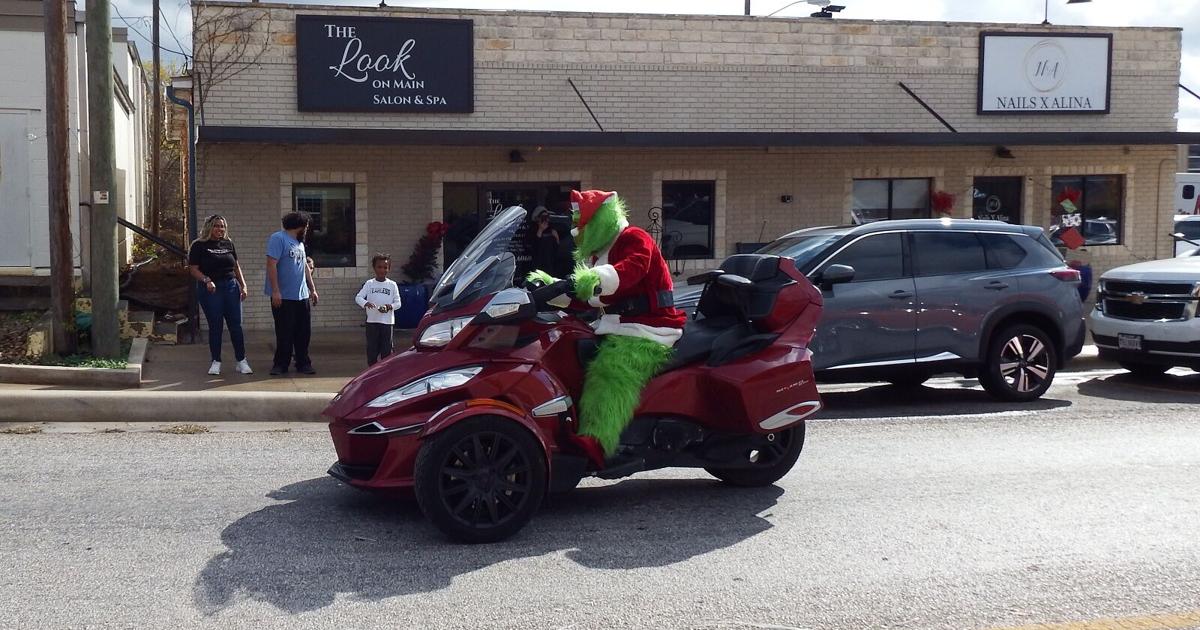  Holiday parade drives through Nolanville 