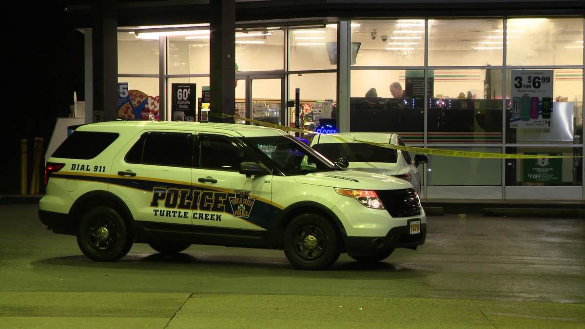  Two men found shot near 7-Eleven in Turtle Creek 