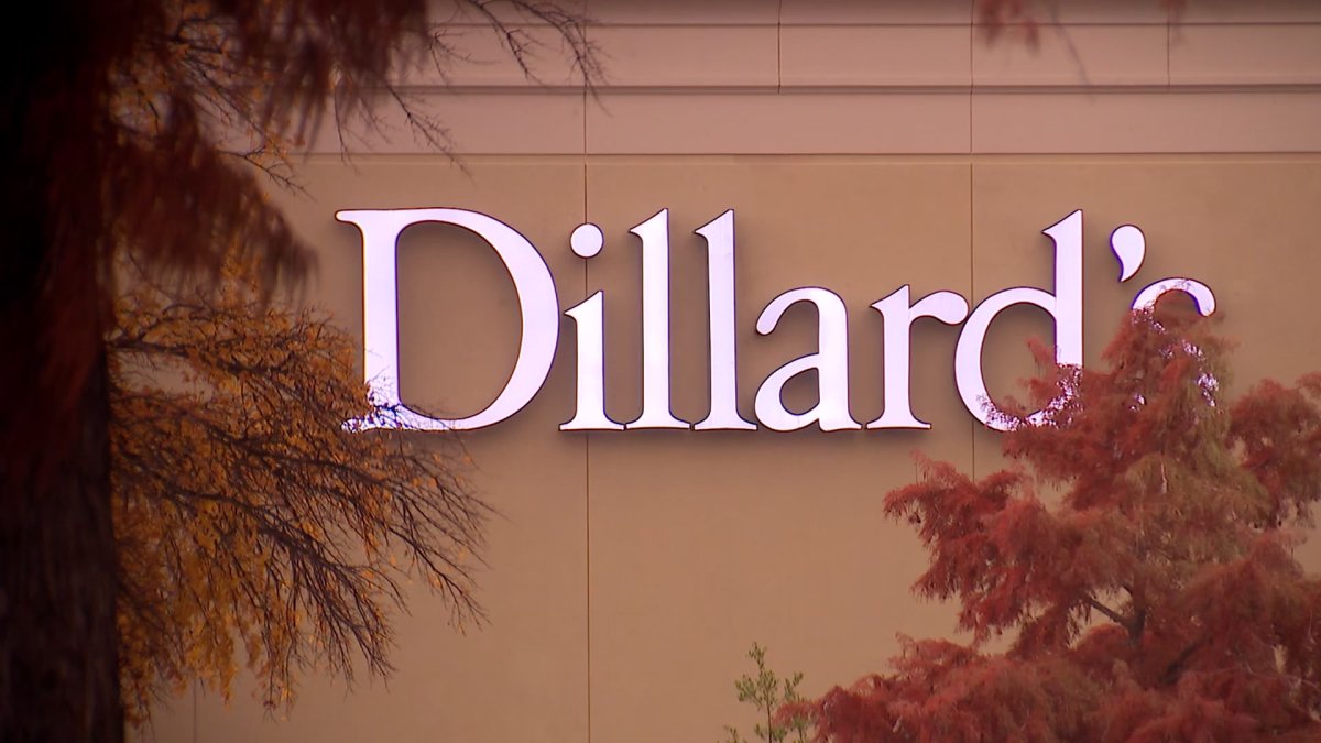  Police in Collin County search for suspects in Dillard's robbery 