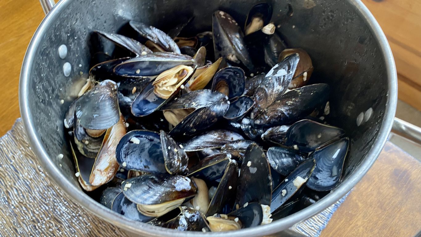  Getting mussels to go in Coupeville, Washington 