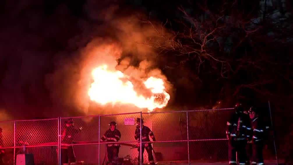  Heavy flames, smoke engulf old McDonald's building in Milwaukee 