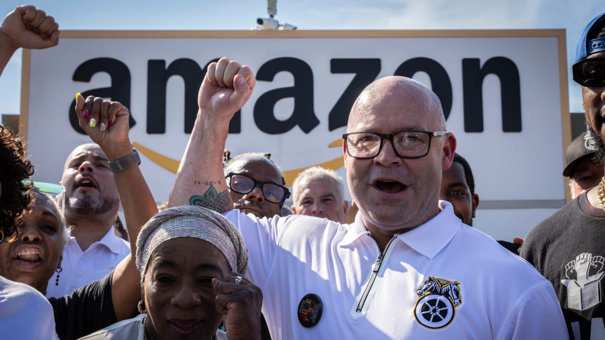  Amazon workers strike at multiple facilities as Teamsters seek labor contract 