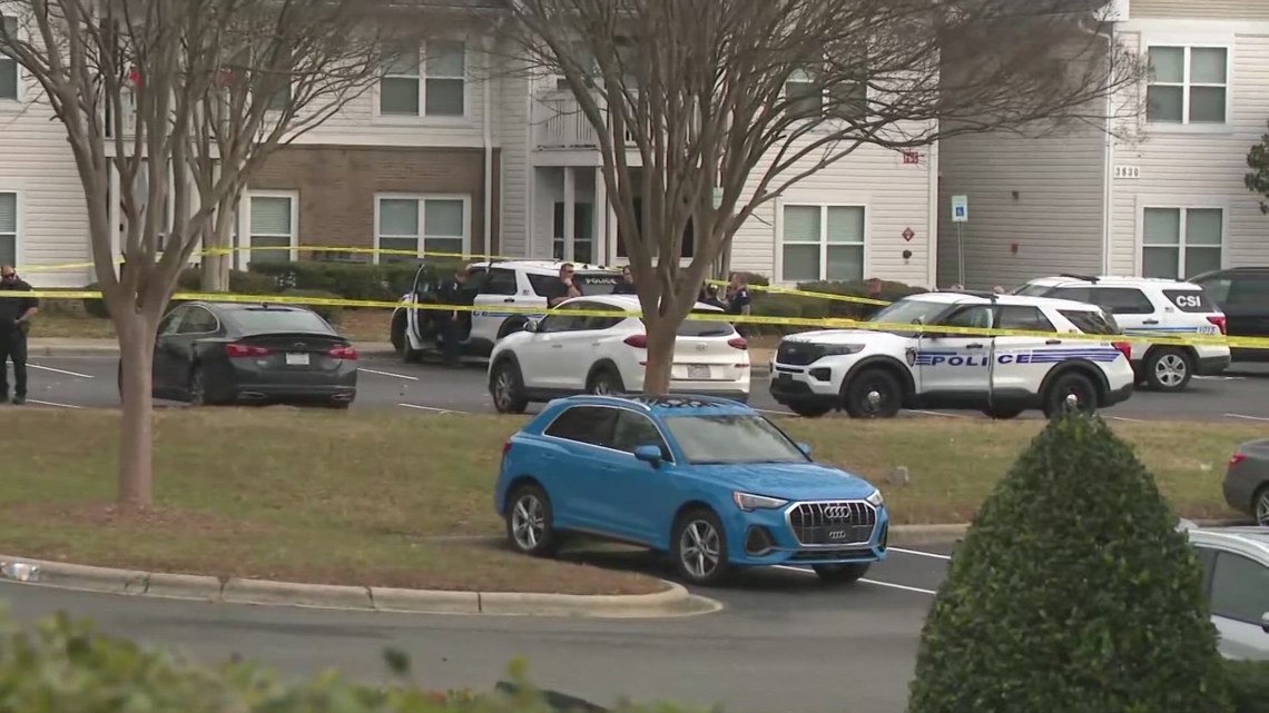   
																1 person killed in northeast Charlotte shooting, teen arrested 
															 