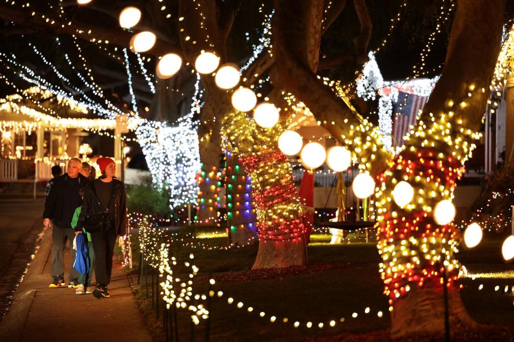  Commentary: As Christmas and Hanukkah coincide, is it time for everyone to let there be holiday lights? 