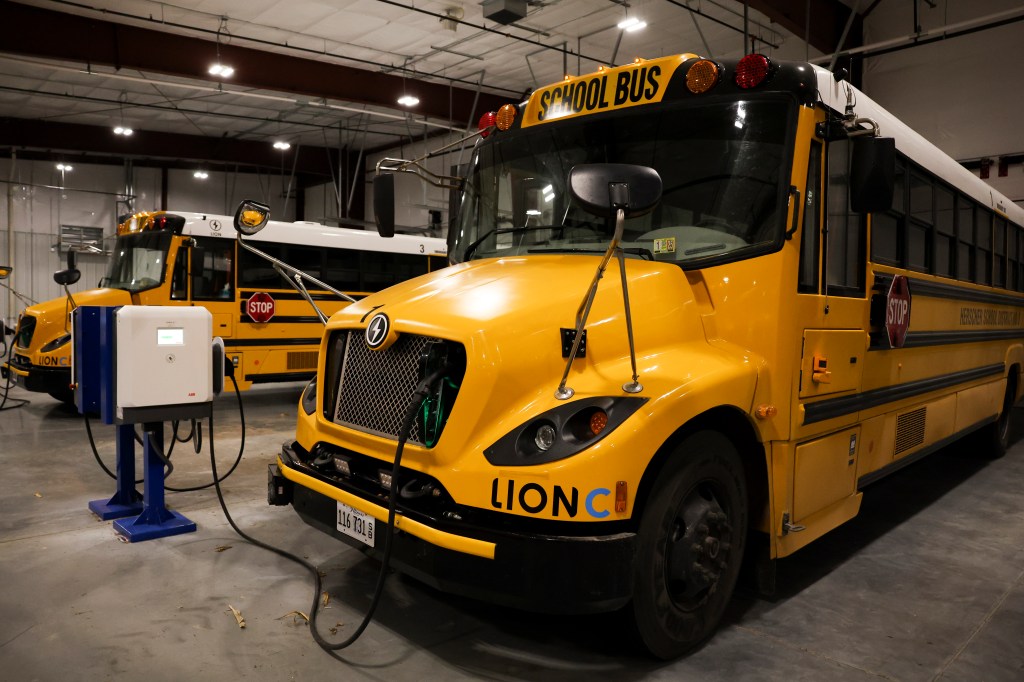  Illinois awarded $20M to begin transition to electric buses 