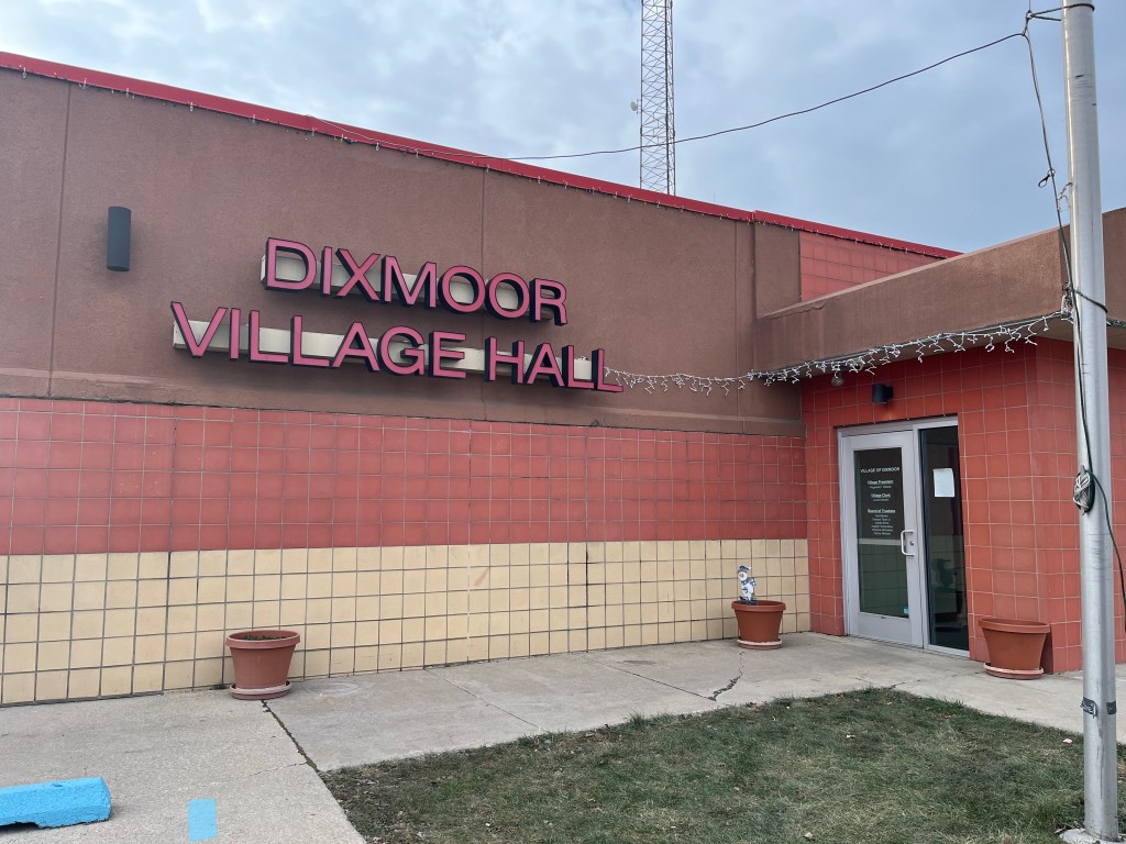   
																Dixmoor Mayor Fitzgerald Roberts faces potential challenge from former trustee in April, pending petition review 
															 