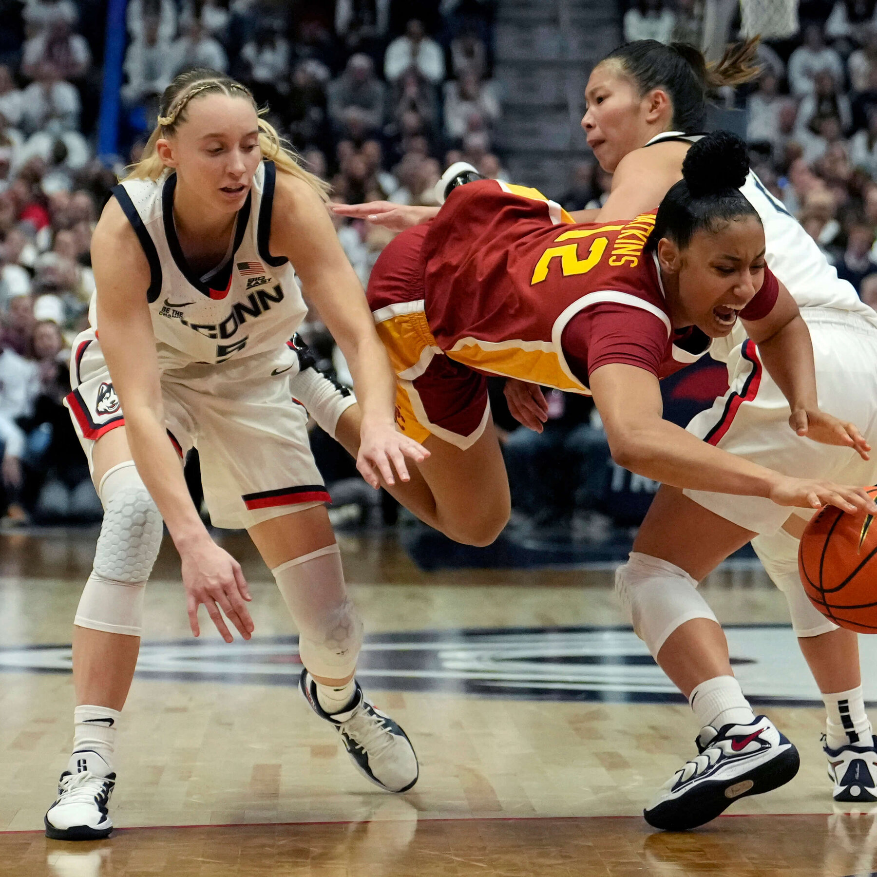  How the U.S.C.-UConn Showdown Embodied Women’s Basketball Excellence 