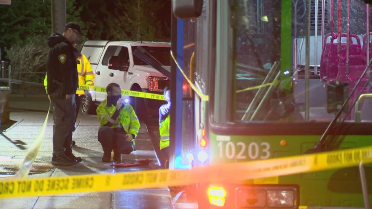  Suspects shoot at bus in Puyallup 