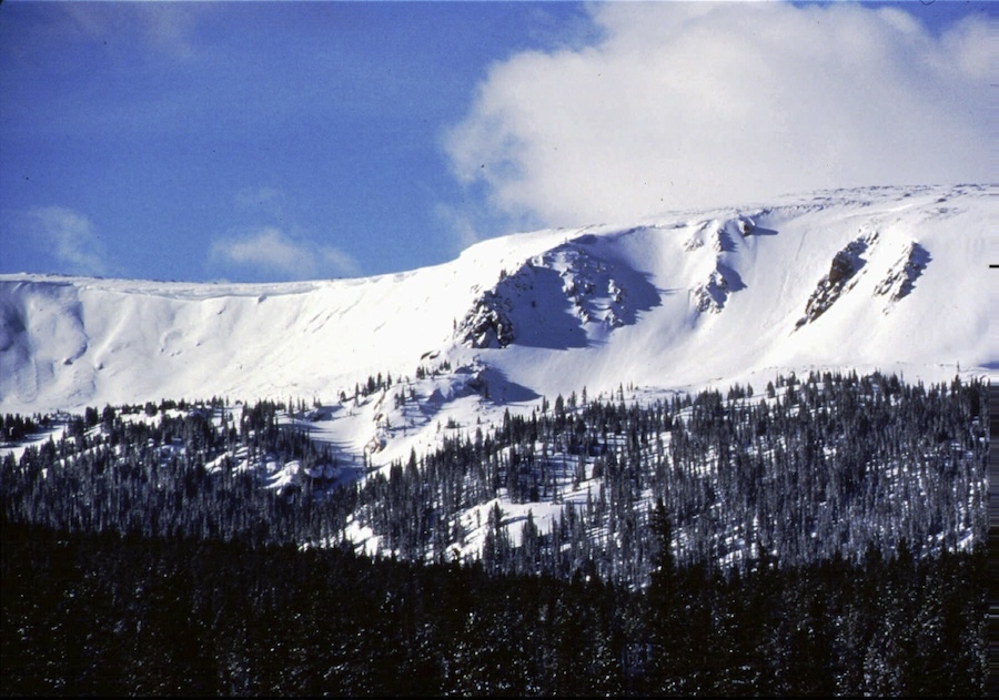  174 Colorado skiers and snowboarders rescued after a lift cracks 