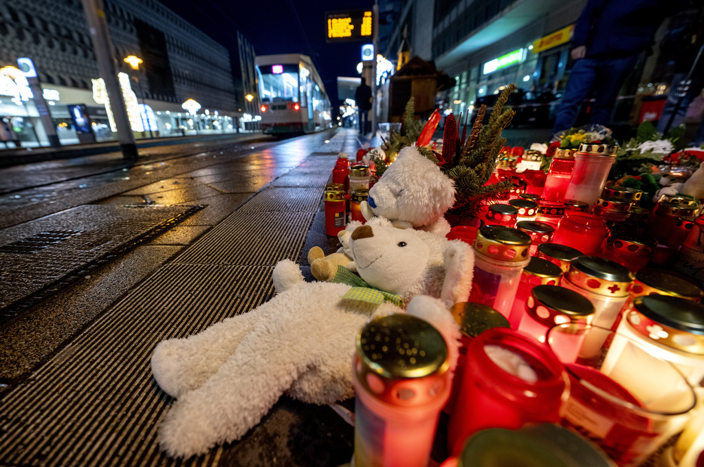   
																German authorities received tipoffs last year about the suspect in Christmas market attack 
															 