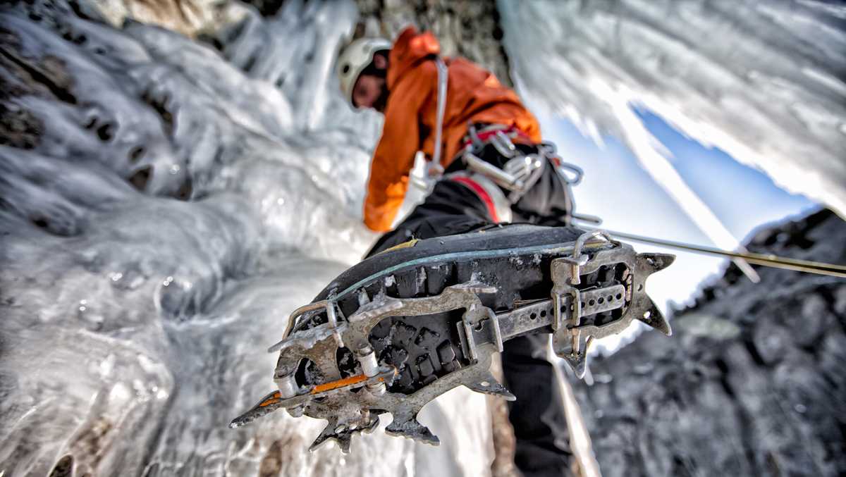  Ice climber falls about 60 feet into gully in New Hampshire, carried down by rescuers 