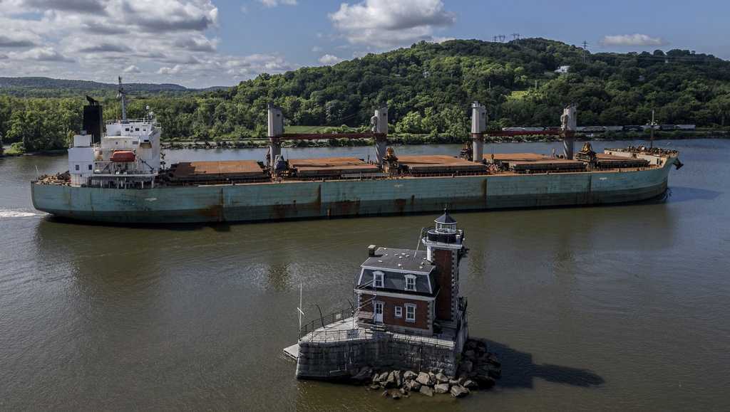  Engineers will look to save 150-year-old lighthouse from crumbling into Hudson River 