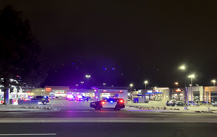   
																Bomb threat closes Aurora King Soopers for more than 3 hours Monday afternoon 
															 