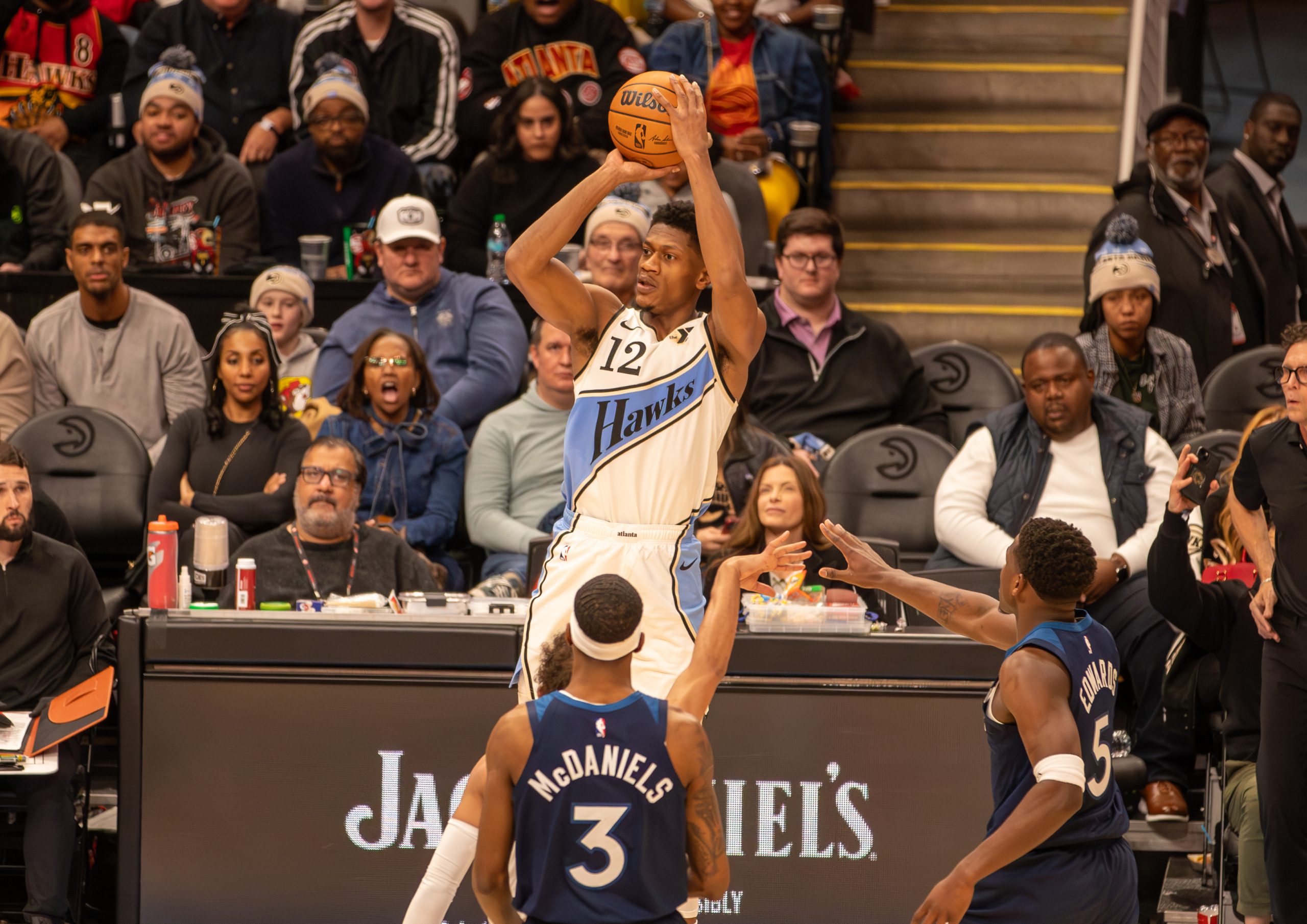  Trae Young and De’Andre Hunter lead Hawks to victory over Timberwolves, 117-104 