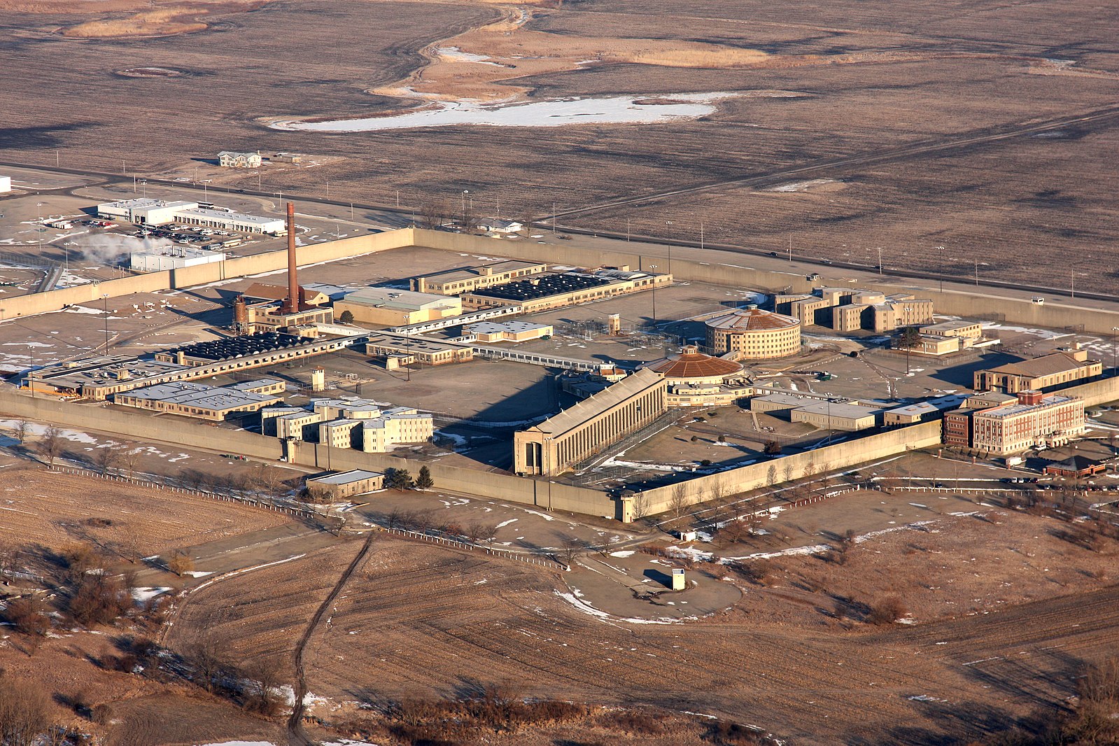   
																Illinois Prison Water Contamination Keeps Getting Worse 
															 
