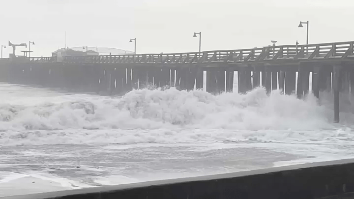  Man dies after being trapped under debris washed up by wave in Santa Cruz County 