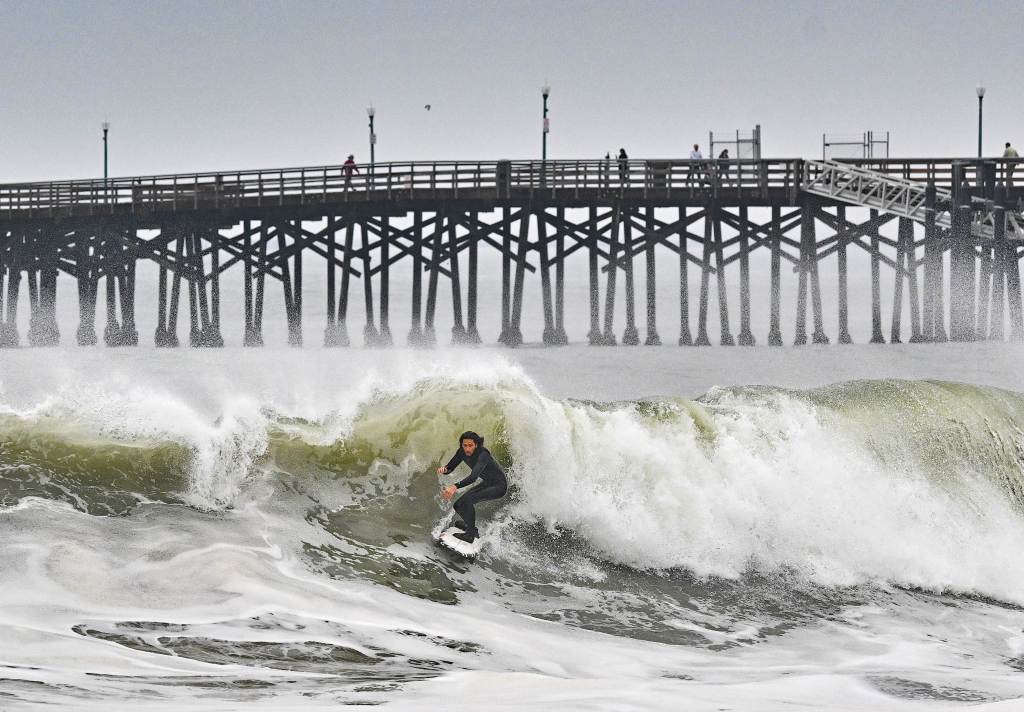  Big waves slam Southern California beaches, more massive surf on the way 