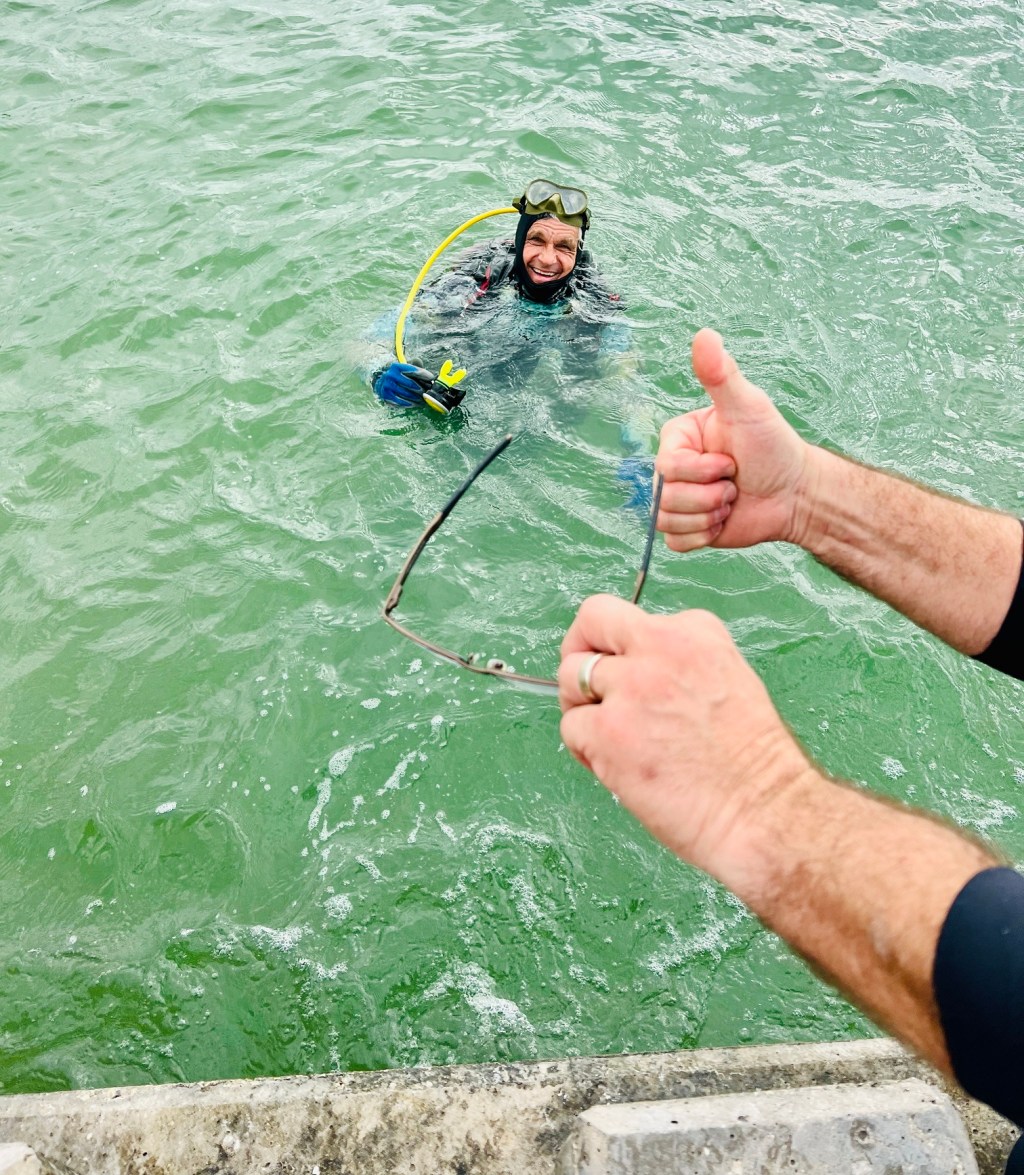  Tour guide finds $1,000 pair of glasses lost in murky water near pier 