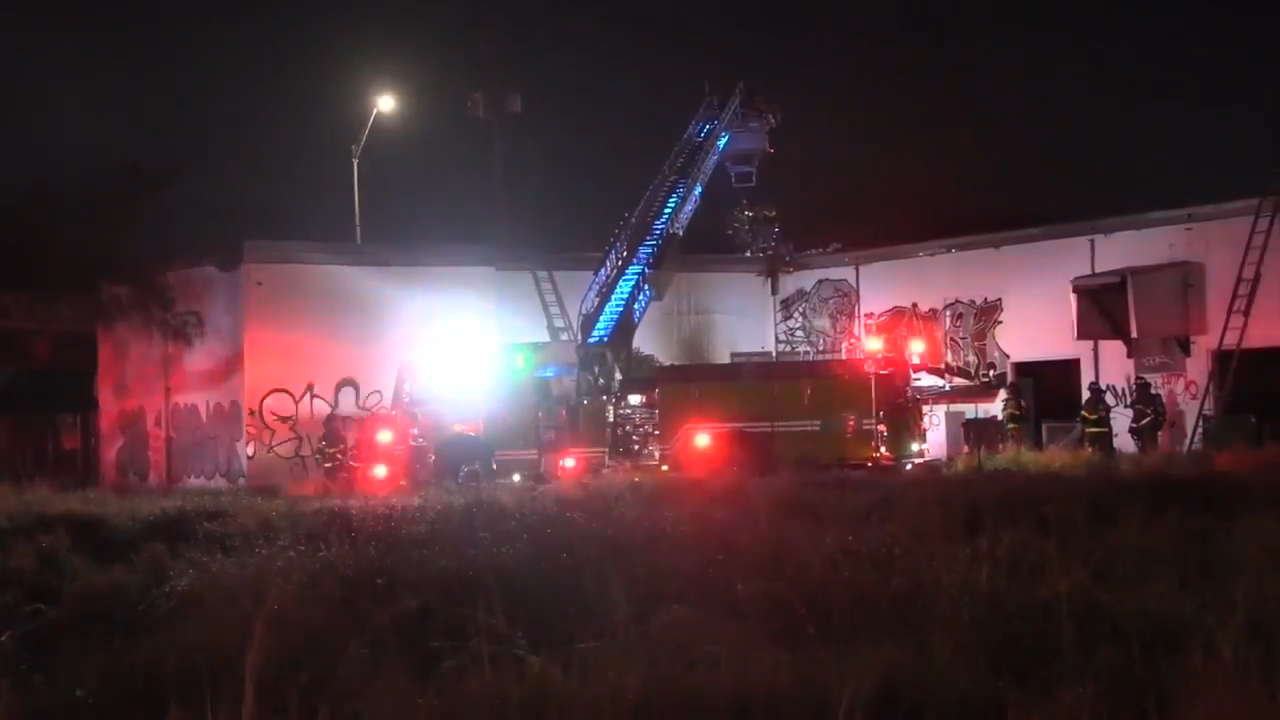  Crews contain warehouse fire in NW Miami-Dade 