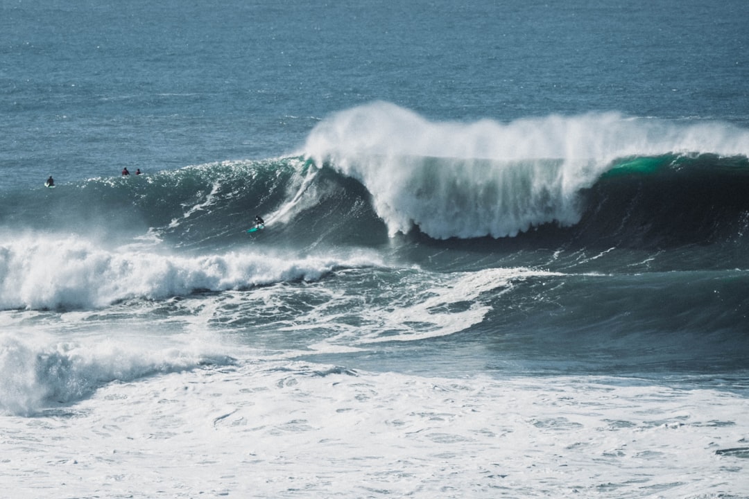  Christmas Day Links: Storm Brings Big Waves to Mavericks 