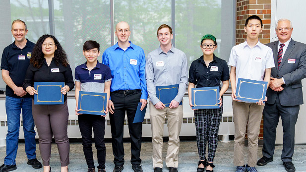  Physics, Optical Engineering & Engineering Physics Students Honored for Academics, Lab Successes 
