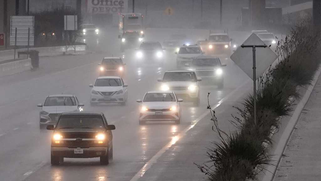  Severe storms threaten holiday travel across the US 