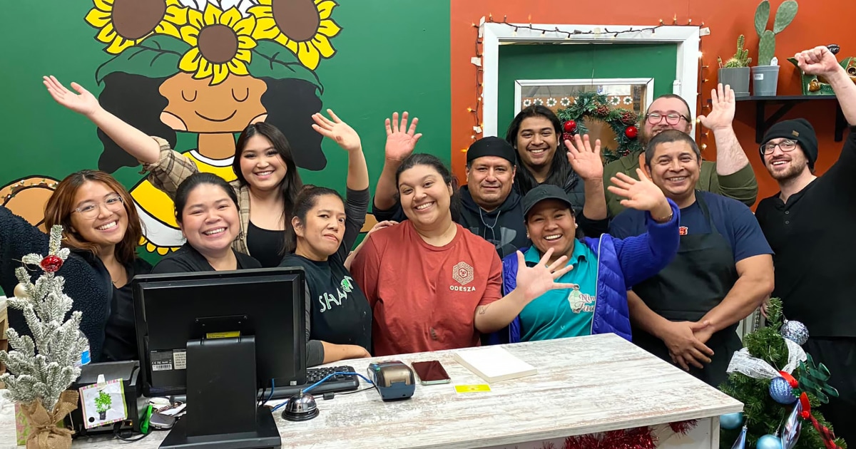  Taco shop flooded with orders after daughter’s Christmas wish to get her mother customers goes viral 